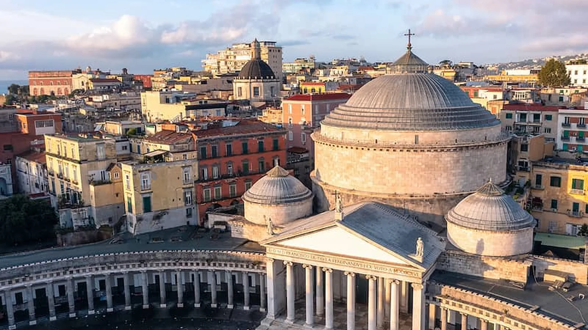 Piazza del Plebiscito e Palazzo Reale — Napoli (Campania)